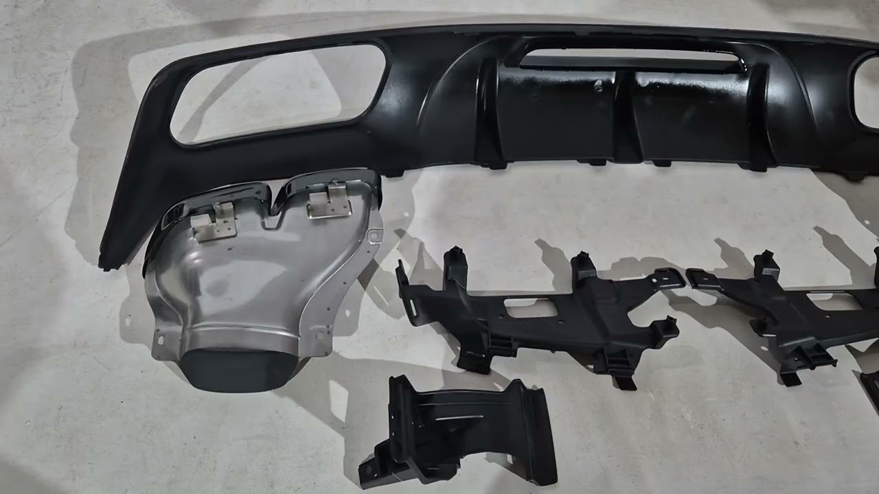 Задний диффузор с насадками выхлопа (2015-2018, для CLS GT63) Video 1