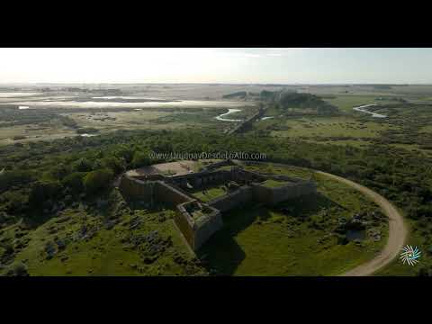 Video aéreo de los museos y fuerte San Miguel y el hotel próximo, Rocha M3 11727 47