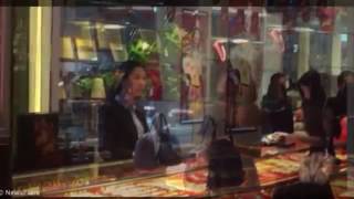 Download lagu Moment rich woman screams at jewellery store assistant and throws wads of cash in her face mp3 Download lagu Moment rich woman screams at jewellery store assistant and throws wads of cash in her face mp3