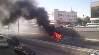 preview picture of video 'احتراق سيارة على شارع خريص x شارع الضباب 2-2'