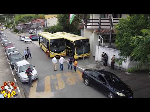 Favelacop Sobrevoando os 2 ônibus do poerinha conquista do Prefeito Felipe de São Lourenço da Serra , com passagem grátis para a População.