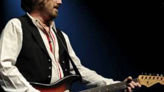 Tom Petty - Keeping Me Alive