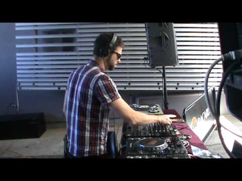 Rikki Newton @CHA Pres. Timo Maas (Barsoma)