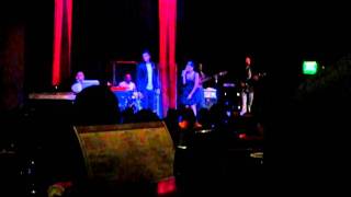 Don&#39;t Shoot Me Down - Mateo Ft. Goapele