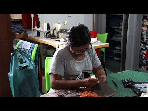 “Costurando o Amanhã” transforma peças de roupa em artesanato