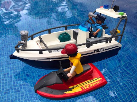 Unboxing and playing with Playmobil Police Jewel Heist Getaway!👮‍♀️⛴