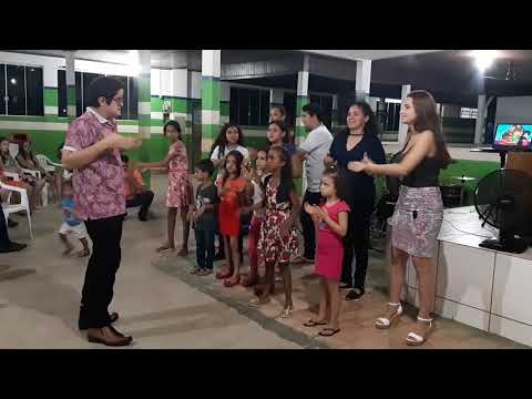 Pedro, Tiago e João no barquinho libras