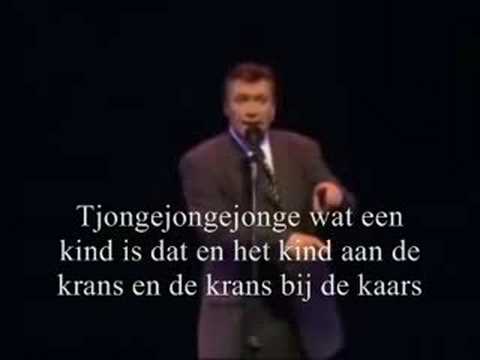 sjaak bral de boom staat in de kamer sing along