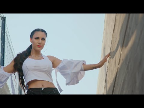 علقني فيك سارة براهمي