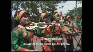 Download lagu Dunia Dalam Berita by NASIDA RIA vocal bunda hj Mutoharoh mp3