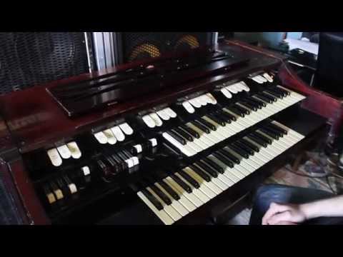 Hammond M100 Tonewheel Organ - Made 1960