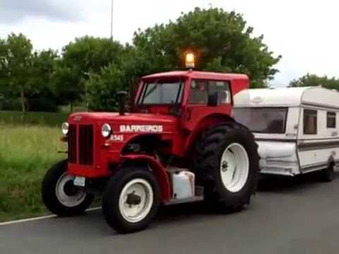 Vídeo de tractores antiguos caravana para niños. Video of old tractors for kids children in Zarautz