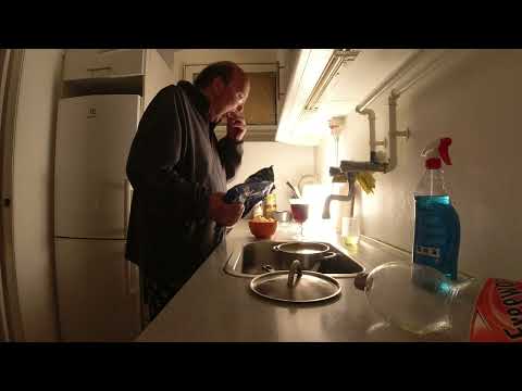 MongoTV_10803 - SPISER SKÅL CHIPS MED GLAS COLA TORSDAG AFTEN