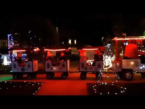 Le petit train illuminé de Daniel Perrin à Saint-Lormel