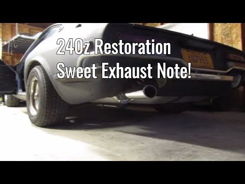 Datsun 240z revving the engine, killer exhaust sound