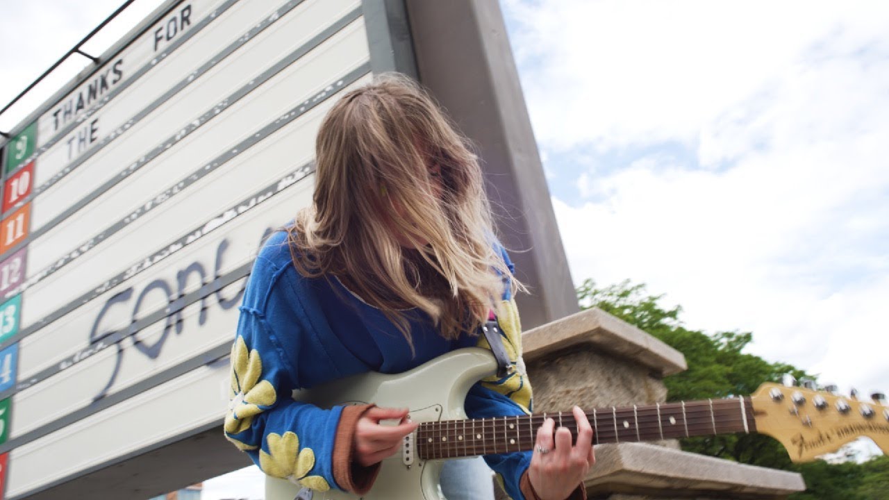 PYNKIE - Big Feeling (music vid:)