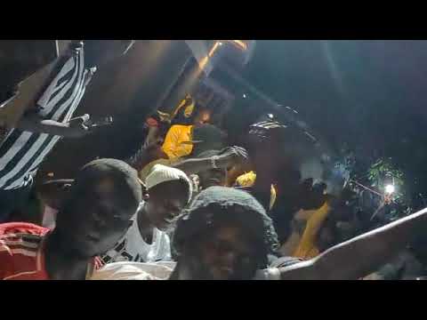 L'entrée Historique de M'nesha Badman lors de son concert avec Jm Kennedy 