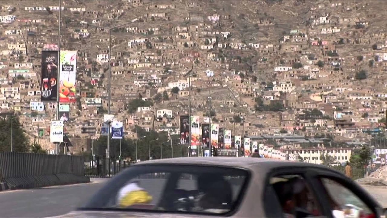 Playing with Fire Trailer - Παίζοντας με τη Φωτιά