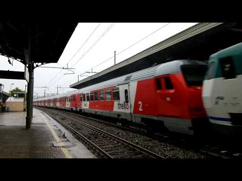 IL SALUTO DELLA E.444R TITOLARE DEL THELLO IN TRANSITO A MILANO LAMBRATE. (MI) 10 - 9 - 2017