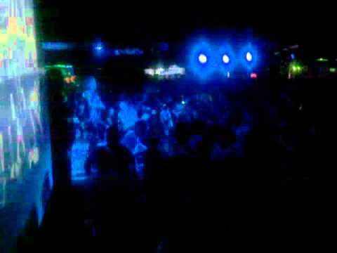 Lara sambert & dj paul dauk @ apple ba aniversary!