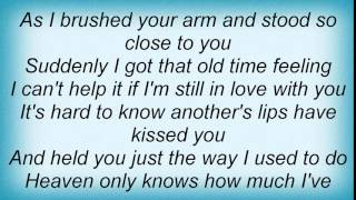 Linda Ronstadt - I Can&#39;t Help It (If I&#39;m Still In Love With You) Lyrics