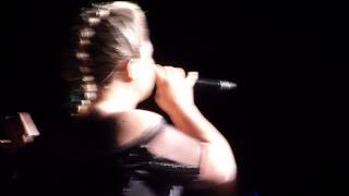 Kelly Clarkson - Clarkston, MI (Detroit) - Tightrope intro 7/26/15
