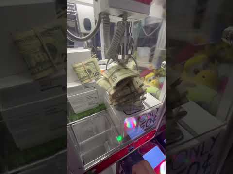 Big Money Stacks 😧 #shorts #clawmachine #arcade #lifehacks