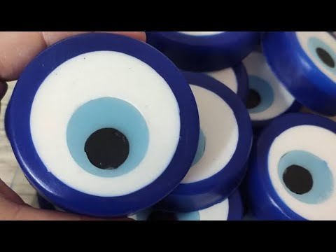 Sabonete de Olho Grego no cano de PVC Monica Camargo