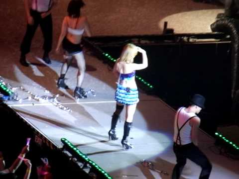 Girls' Generation Tour 2011 Singapore [091211] - Lady Marmalade (Taeyeon and Tiffany)
