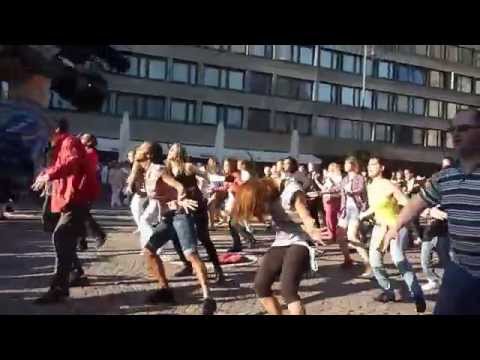 Michael Jackson's birthday 2010 - Budapest flashmob (Örömtánc) "Bad"
