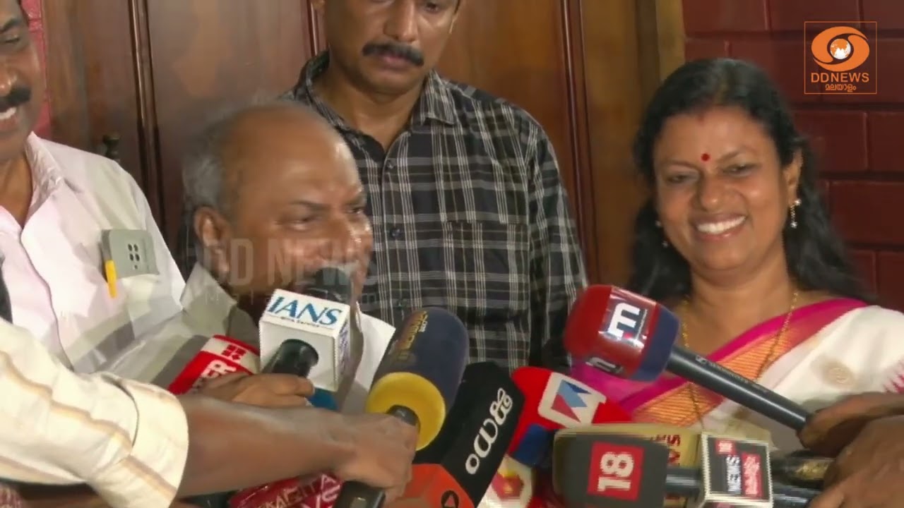 എ. കെ ആൻ്റണിയെ സന്ദർശിച്ച് മന്ത്രി ബിന്ദു കൃഷ്ണ | Bindu Kris
