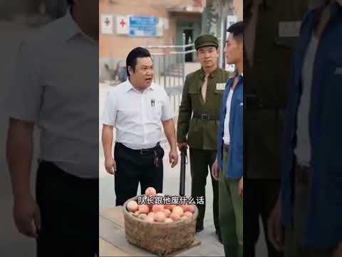 Chàng trái dọn đào ra hàng bán giá trên trời nhanh chóng thu hút rất nhiều người #reviewphimhay
