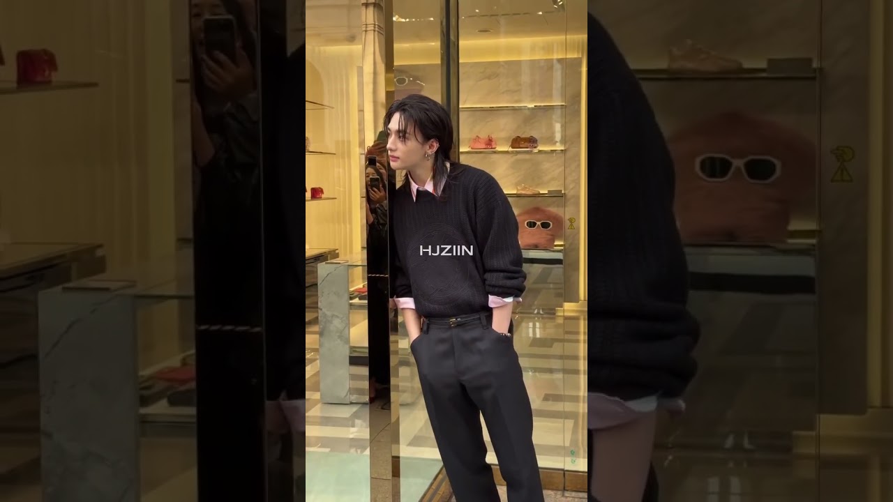 Hyunjin at Versace Store in Ginza ✨🤩 #hyunjin #stay #lovehyunjin #versace #hyunjinxversace
