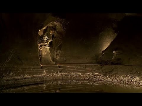 電線杆進入地下進行COVID處理 (Poles go underground for COVID treatment)