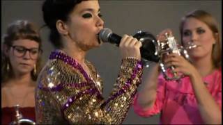 Björk - Pneumonia - Live Performance - Subtítulos Español - V T L I R - 26 / 08 / 2008