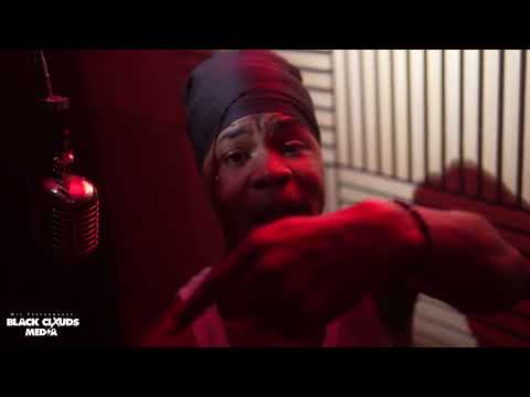 Uno savage "Brazy" (Official Mic Performance | Black Clxuds Media)