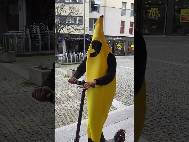 Vídeo relacionado con Rakiuty Disfraz Plátano Adulto Hombre Mujer Unisex, Disfraces Fruta Adulto, Divertido Traje de Fruta Amarilla, Disfraz Despedida Soltera para Fiesta Cosplay Halloween Carnaval
