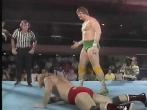 Roddy Piper & Wahoo McDaniel vs Kelly Kiniski & Ben Alexander