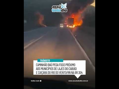 Caminhão baú pega fogo na BR 304