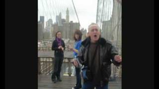 preview picture of video 'Mr Hands Live on Brooklyn Bridge'