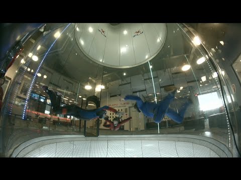 Indoor skydiving: 3 way formations and docks (group 011)