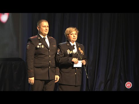 В профессиональный праздник полицейские Ревды получили награды и звания