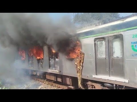 Train carrying passengers catches fire on the Recife Metro, in Pernambuco