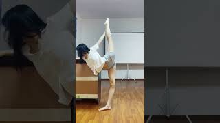 E nhấc chân r đó, a vào đi