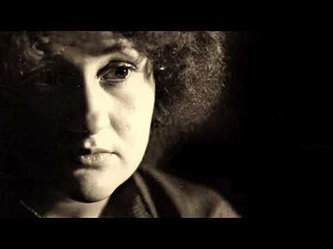 Maria Dimitriadi - Μια Γυναίκα Που Είναι Μόνη