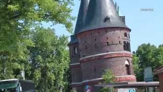preview picture of video 'Das Holstentor (Holstein-Tor)  in Lübeck'