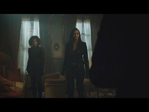 Selina Kyle | Zsasz invites Selina & Tabitha to the Iceberg Lounge [Gotham 4x01] 2 / 4