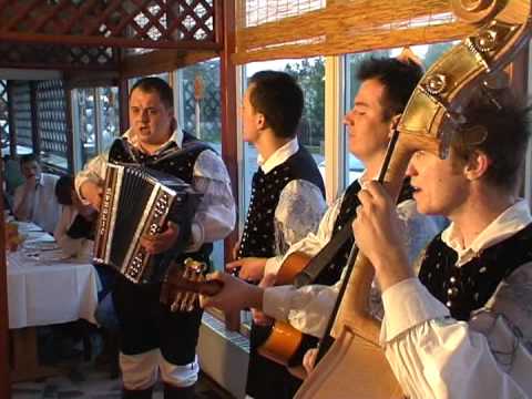 Ansambel Modrijani -  Daleč je dom (v živo)