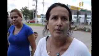 preview picture of video 'Vecinos inundados del barrio San Cayetano (Beccar, San Isidro) cortan la calle Uruguay'