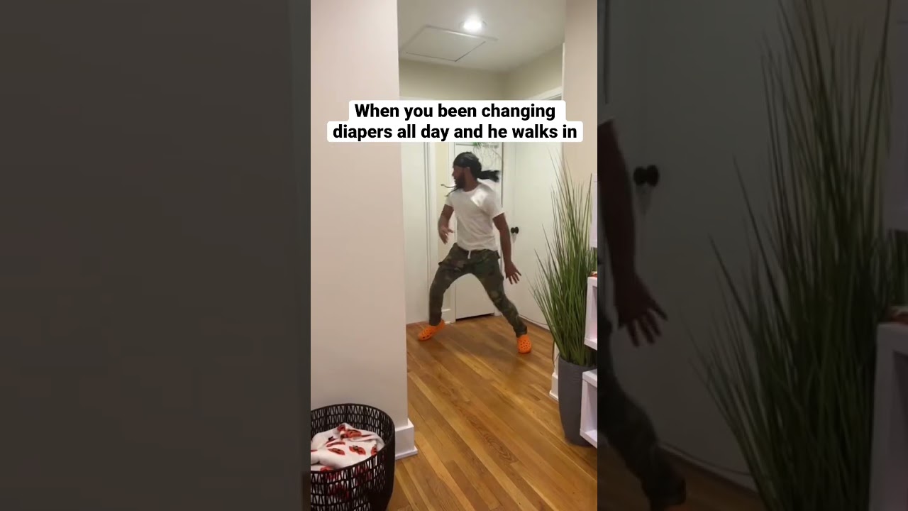 Daddy gon change this diapers ! #nextfriday #couplecomedy #daddyduties